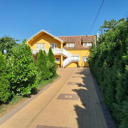 Golden House Apartments Чачак Екстер'єр фото
