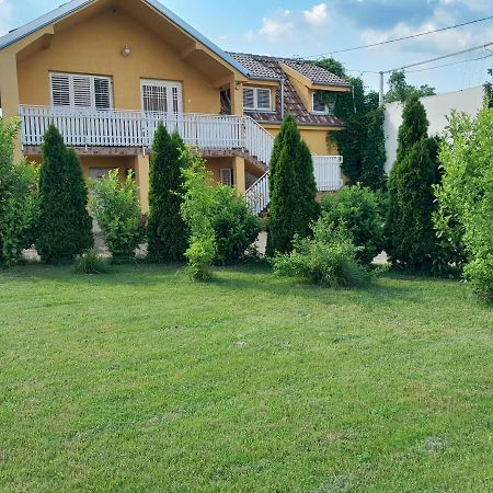 Golden House Apartments Чачак Екстер'єр фото