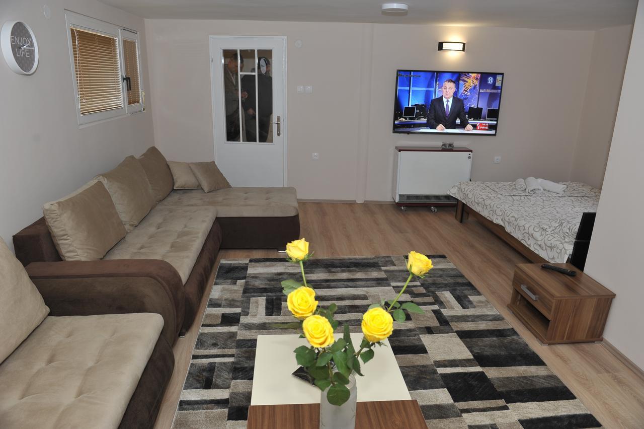 Golden House Apartments Чачак Екстер'єр фото