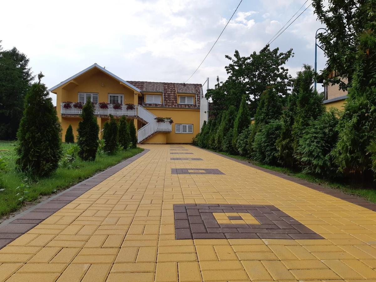 Golden House Apartments Чачак Екстер'єр фото