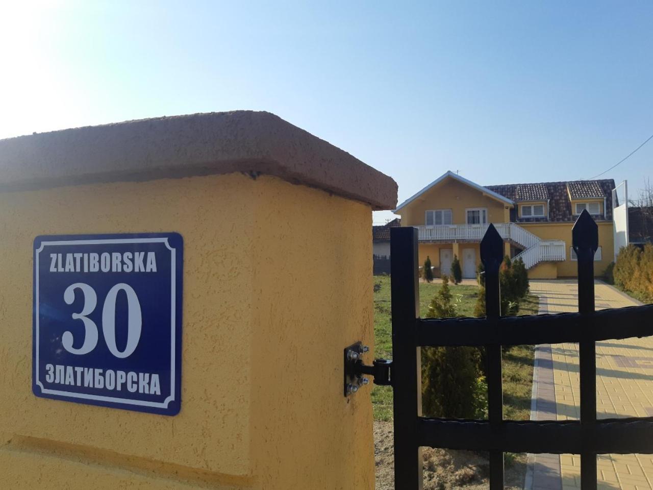 Golden House Apartments Чачак Екстер'єр фото