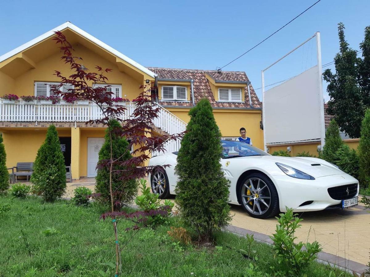 Golden House Apartments Чачак Екстер'єр фото