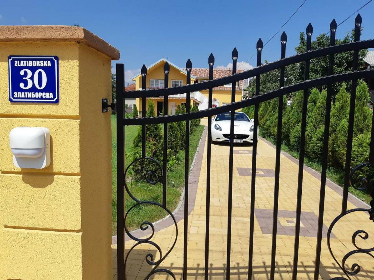 Golden House Apartments Чачак Екстер'єр фото